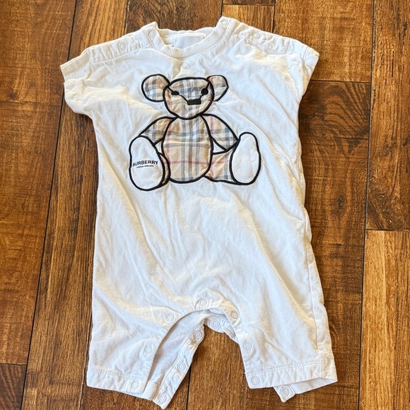 Burberry White Romper with Plaid Bear short sleeve romper onesie 3-6m